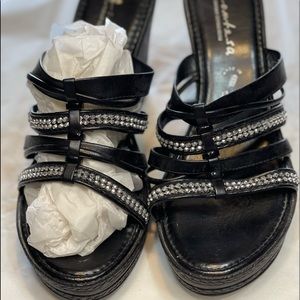 Contessa size 9 wedge shoes with bling